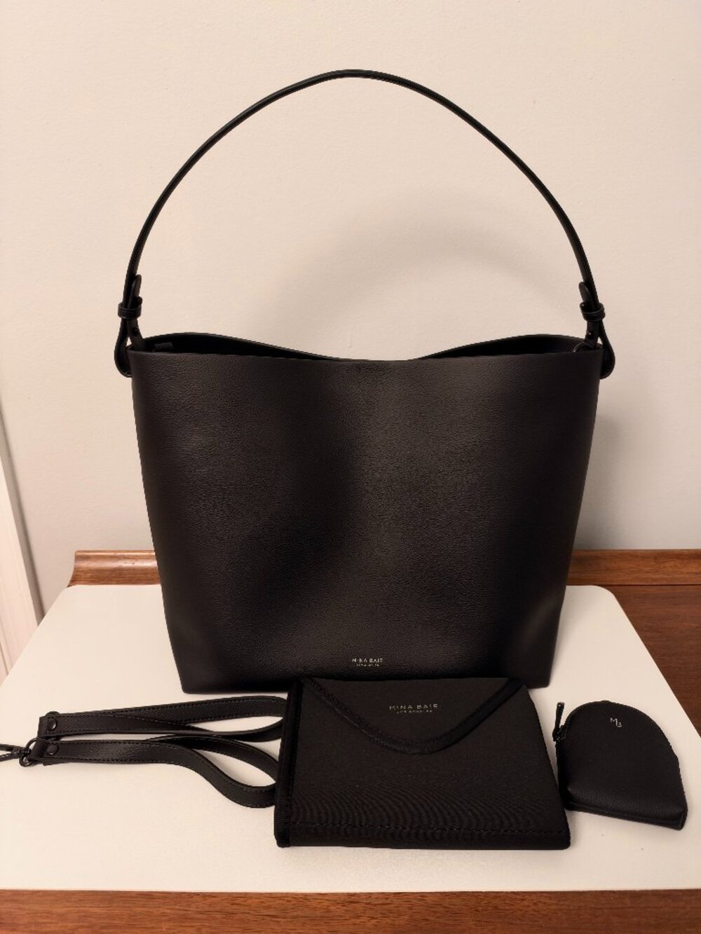 Mina Baie Harlow Vegan Midi Black + Accessories Bundle - Picture 2 of 4
